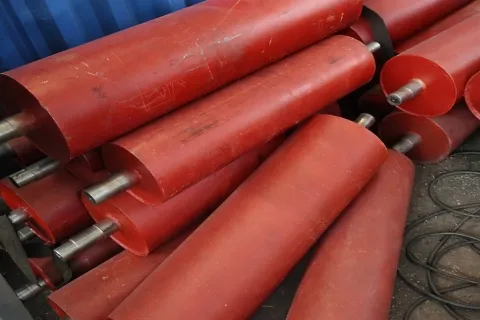 Con lô ( con lăn ) dẫn hướng băng tải