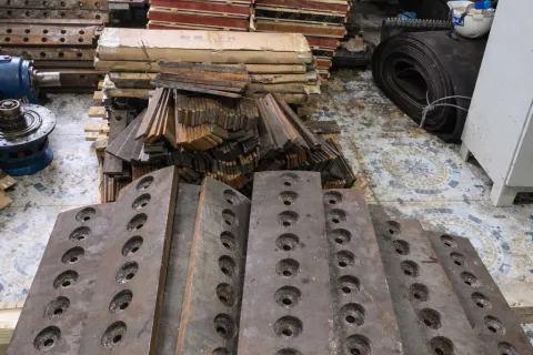 Tấm ốp đỡ dao băm gỗ